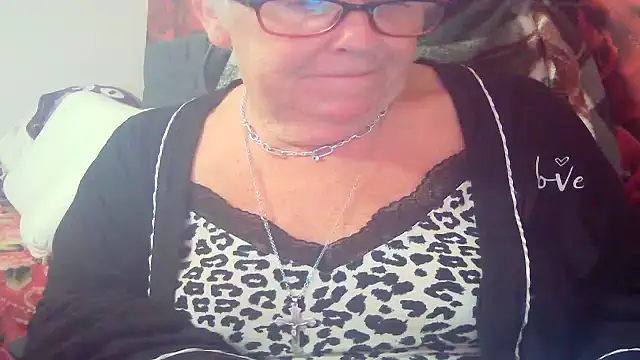Playful MILF Demi online show from 05/14/26, 11:00