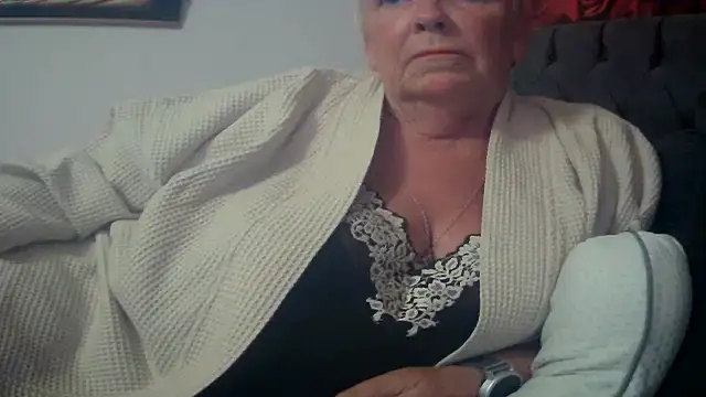 Playful MILF Demi online show from 06/04/26, 08:04