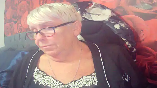 Playful MILF Demi online show from 06/10/26, 10:08
