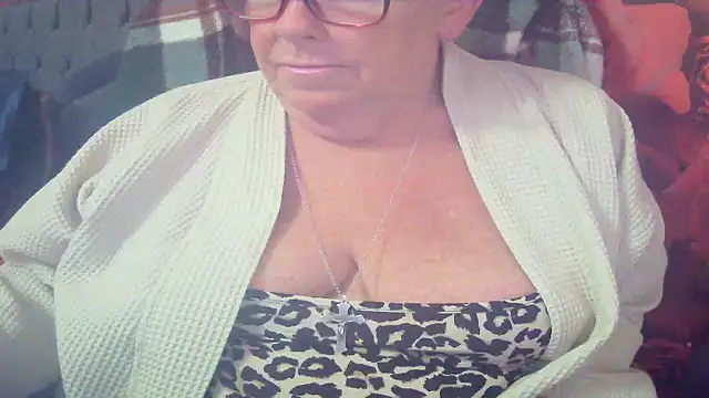 Playful MILF Demi online show from 06/11/26, 08:51