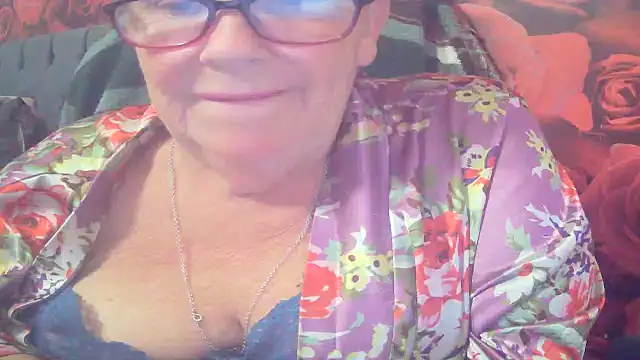 Playful MILF Demi online show from 06/14/26, 06:43