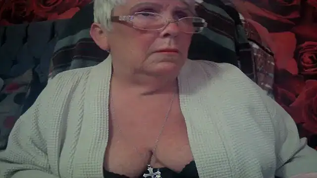 Playful MILF Demi online show from 06/20/26, 07:05