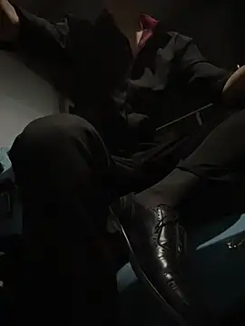 Snapshot of Wuza-H chatting on 12/20/25, 09:11 Wuza-H online show from 12/20/25, 09:11