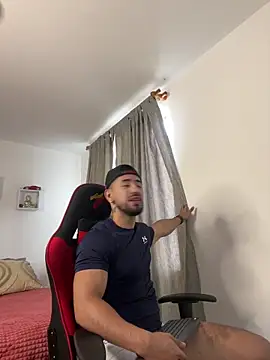 Ezzio Scolaro online show from 11/06/25, 07:26