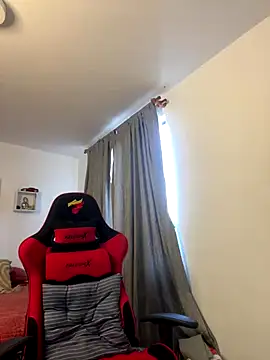 Ezzio Scolaro online show from 12/02/25, 12:21