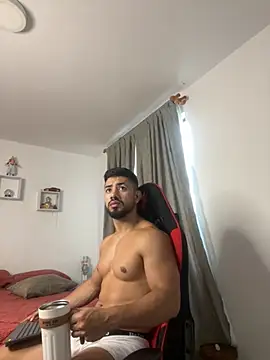 Ezzio Scolaro online show from 02/24/26, 12:25