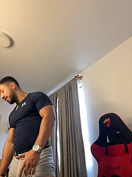 Ezzio Scolaro online show from 03/18/26, 09:18