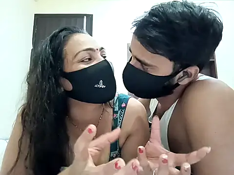 horny milf couple online show from 10/18/25, 04:52