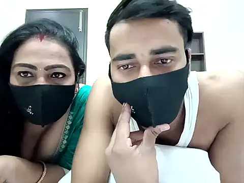 horny milf couple online show from 10/29/25, 10:50