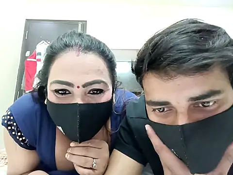 horny milf couple online show from 11/14/25, 06:28