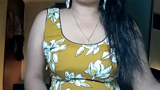 horny milf couple online show from 06/13/26, 07:45