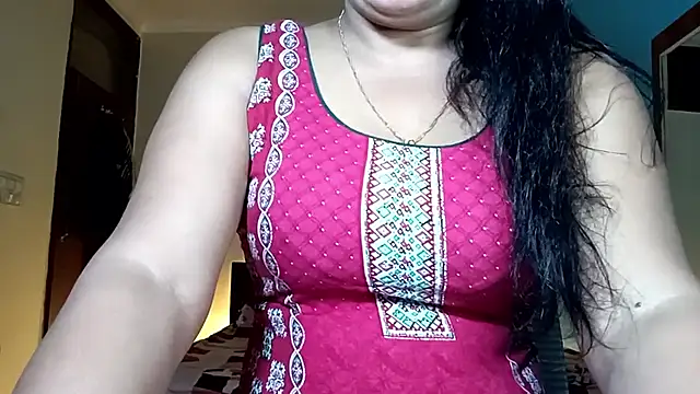 horny milf couple online show from 06/18/26, 08:02