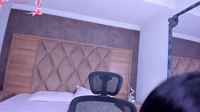 Snapshot of ScarletEvanss_ chatting on 02/01/26, 10:58 ScarletEvanss online show from 02/01/26, 10:58