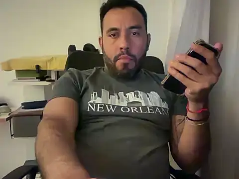 Snapshot of Domfetishx chatting on 11/26/25, 02:45 Domfetishx online show from 11/26/25, 02:45