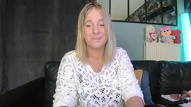 Delichieuse5 online show from 09/18/25, 07:27