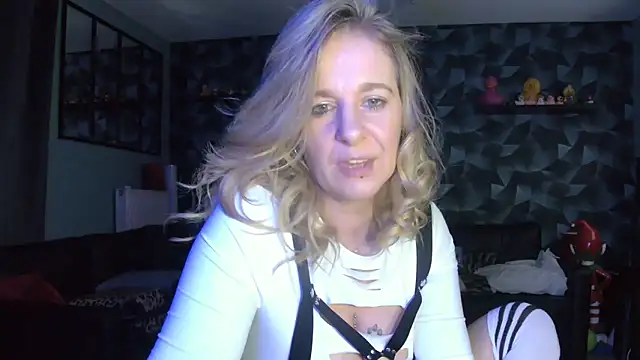 Snapshot of Delichieuse5 chatting on 02/10/26, 08:35 Delichieuse5 online show from 02/10/26, 08:35