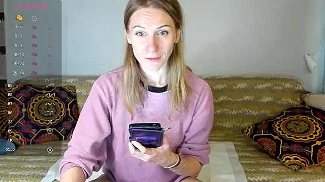 Amalia Mio online show from 10/31/25, 10:16