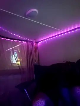 Snapshot of mysissycd chatting on 10/04/25, 06:22 mysissycd online show from 10/04/25, 06:22