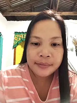 Snapshot of shyhotpinay_32 chatting on 10/23/25, 03:44 shyhotpinay 32 online show from 10/23/25, 03:44