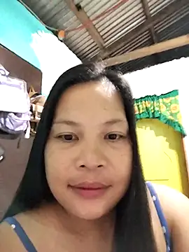 Snapshot of shyhotpinay_32 chatting on 11/18/25, 08:57 shyhotpinay 32 online show from 11/18/25, 08:57