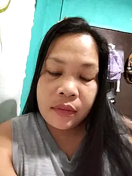 Snapshot of shyhotpinay_32 chatting on 11/21/25, 09:13 shyhotpinay 32 online show from 11/21/25, 09:13