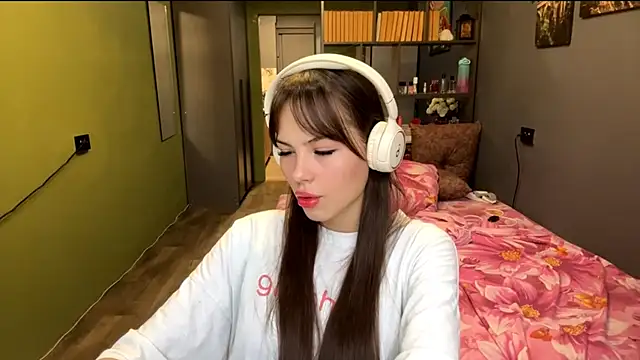 Snapshot of MysticAlisa chatting on 10/10/25, 09:30 MysticAlisa online show from 10/10/25, 09:30