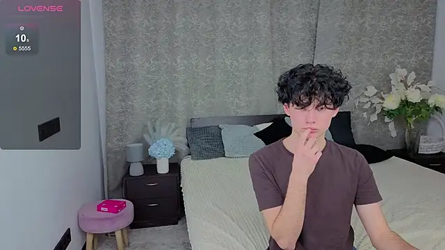 Cute Mike online show from 12/03/25, 07:45