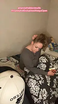 Snapshot of amandatheblondewife chatting on 04/10/26, 07:13 amandatheblondewife online show from 04/10/26, 07:13