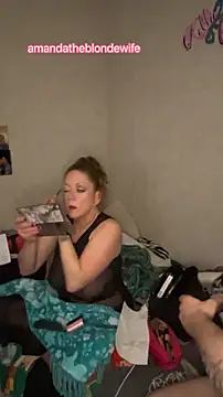 Snapshot of amandatheblondewife chatting on 04/16/26, 12:39 amandatheblondewife online show from 04/16/26, 12:39