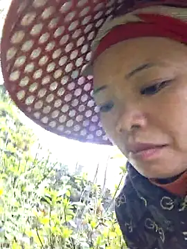 miomio-12 online show from 10/17/25, 09:23