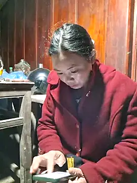 miomio-12 online show from 11/28/25, 01:14