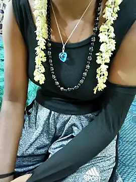 Snapshot of Chennai-couples chatting on 10/13/25, 09:04 Chennai-couples online show from 10/13/25, 09:04