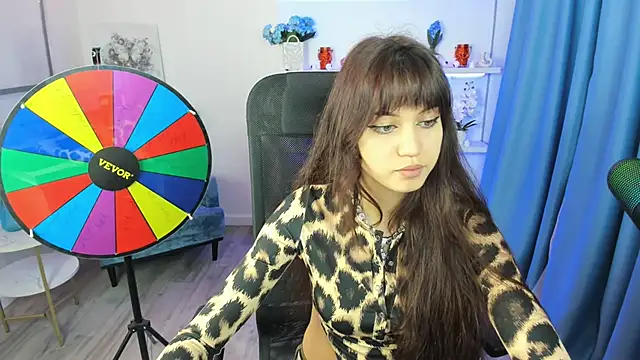 TiffanyYounge online show from 11/01/25, 11:23