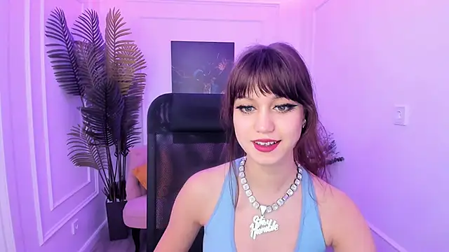 TiffanyYounge online show from 11/04/25, 04:22