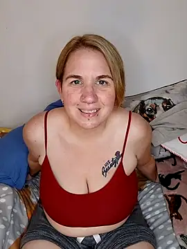 Snapshot of LaceyWestxx chatting on 11/04/25, 08:41 LaceyWestxx online show from 11/04/25, 08:41