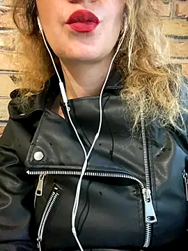 Snapshot of melisss2 chatting on 10/11/25, 12:47 melisss2 online show from 10/11/25, 12:47