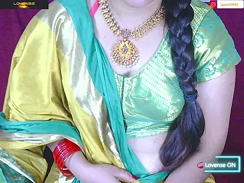 Snapshot of traditional_Jaanvi chatting on 05/08/26, 12:27 traditional Jaanvi online show from 05/08/26, 12:27