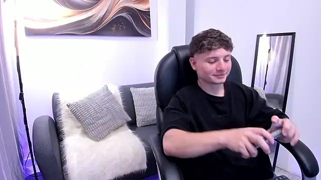 Leoo Miller online show from 12/14/25, 04:18