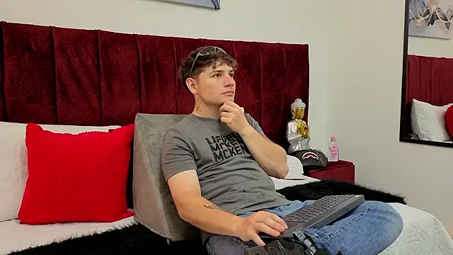 Leoo Miller online show from 03/15/26, 12:22