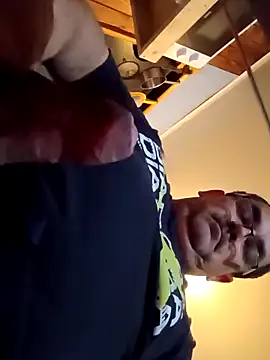 Snapshot of Alfred_00000 chatting on 10/25/25, 01:24 Alfred 00000 online show from 10/25/25, 01:24