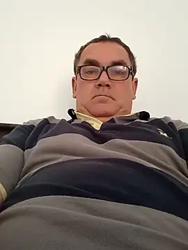 Snapshot of Alfred_00000 chatting on 12/15/25, 04:55 Alfred 00000 online show from 12/15/25, 04:55