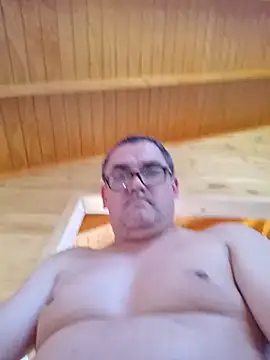 Snapshot of Alfred_00000 chatting on 12/17/25, 09:32 Alfred 00000 online show from 12/17/25, 09:32