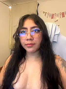 Snapshot of LoveLyy- chatting on 10/05/25, 02:26 LoveLyy- online show from 10/05/25, 02:26