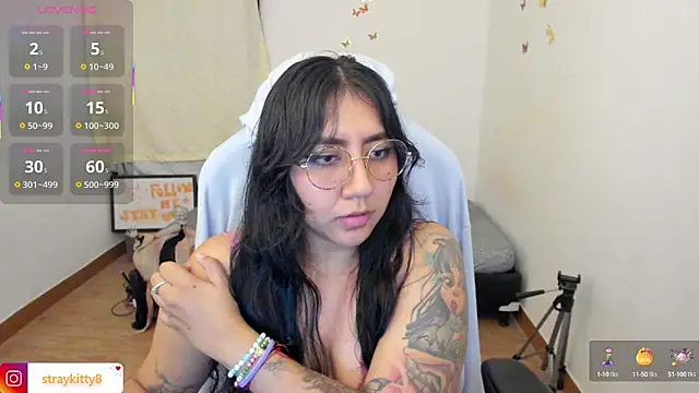 Snapshot of LoveLyy- chatting on 10/07/25, 01:36 LoveLyy- online show from 10/07/25, 01:36