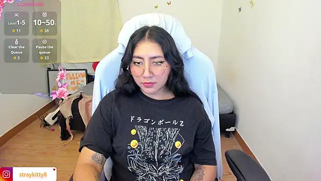 Snapshot of LoveLyy- chatting on 10/12/25, 03:49 LoveLyy- online show from 10/12/25, 03:49