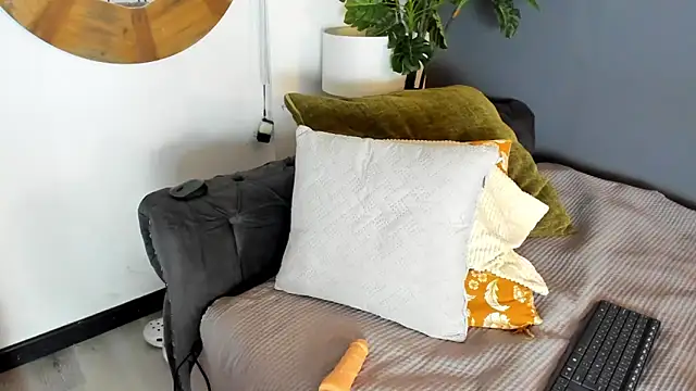 Snapshot of frodita_dream chatting on 12/15/25, 08:13 frodita dream online show from 12/15/25, 08:13