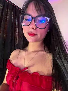 Snapshot of AlannaDollx chatting on 10/24/25, 01:29 AlannaDollx online show from 10/24/25, 01:29