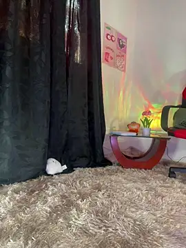 Snapshot of AlannaDollx chatting on 10/25/25, 01:40 AlannaDollx online show from 10/25/25, 01:40