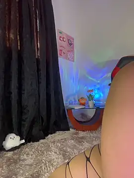 Snapshot of AlannaDollx chatting on 10/30/25, 01:34 AlannaDollx online show from 10/30/25, 01:34