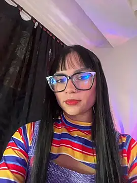 Snapshot of AlannaDollx chatting on 10/31/25, 01:23 AlannaDollx online show from 10/31/25, 01:23